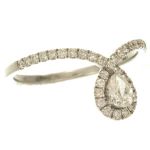18ct White Gold Pear Shaped Diamond Ring