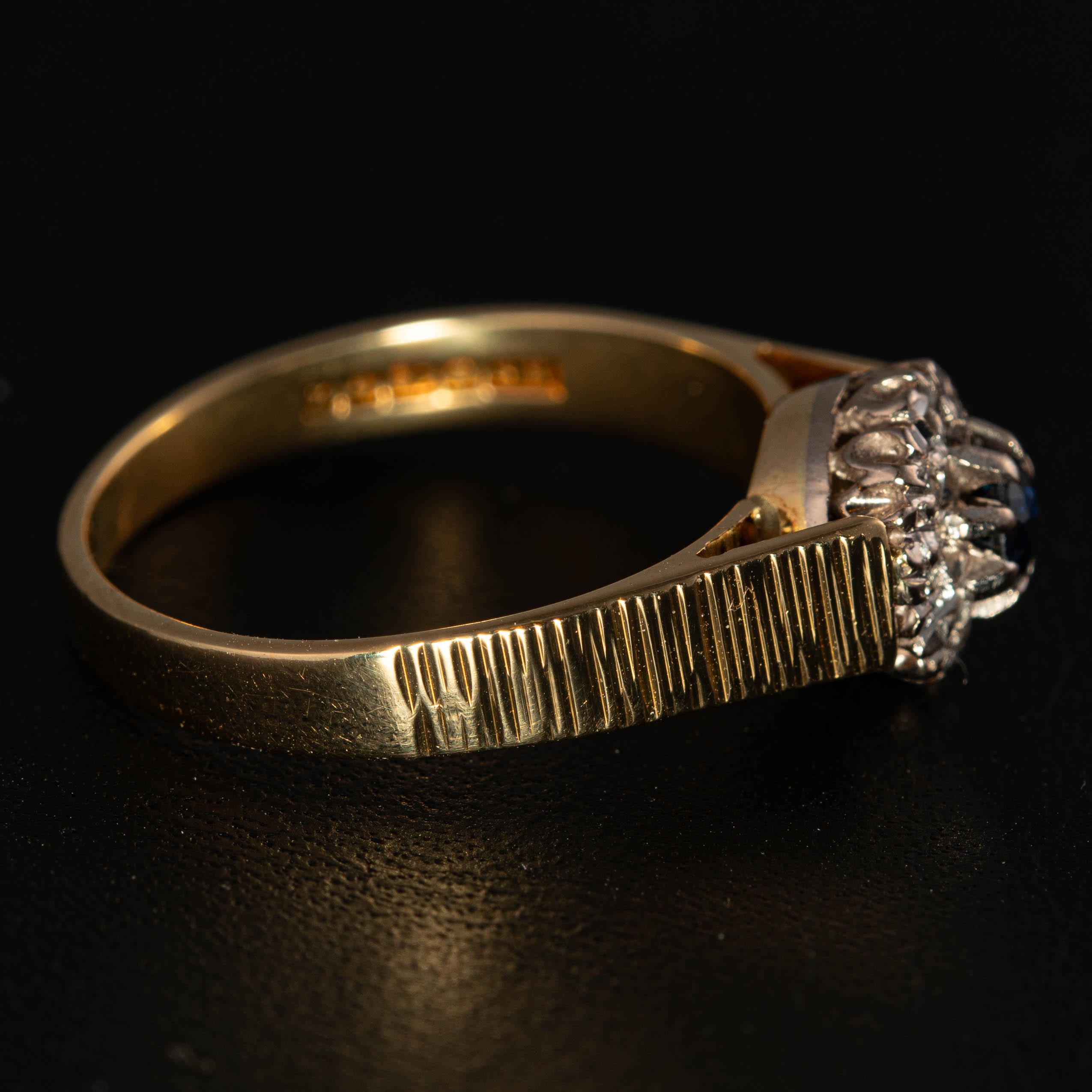 18ct Gold Sapphire & Diamond Ring - Image 2