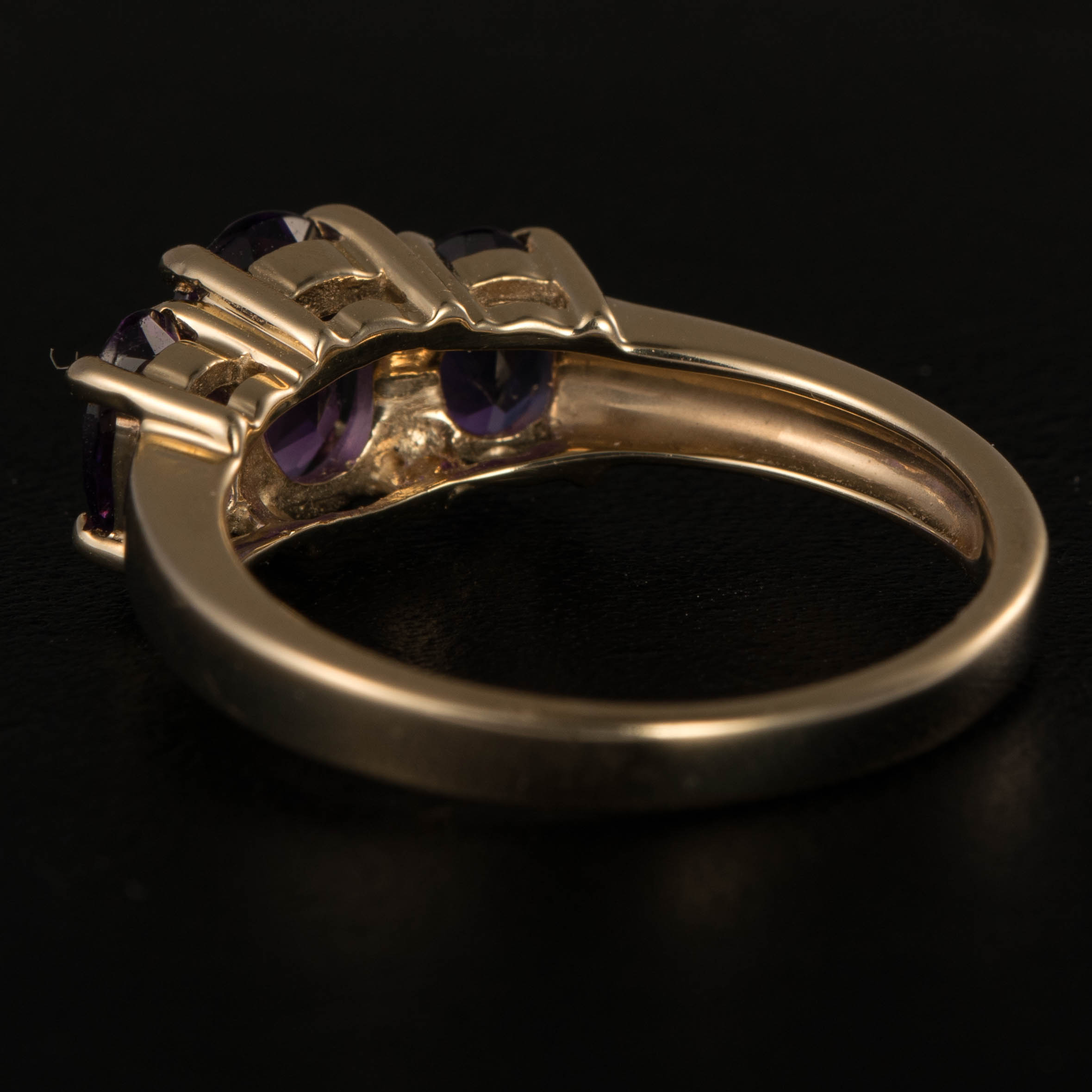 9ct Gold Amethyst Dress Ring - Image 4