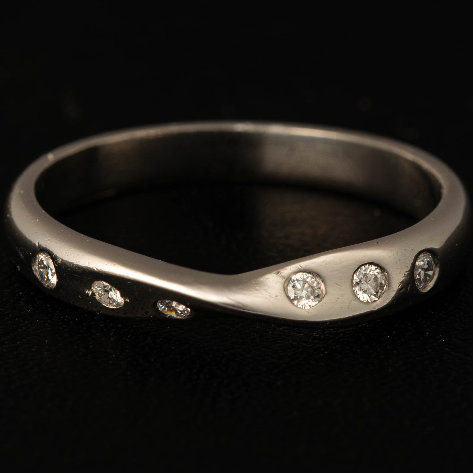 Platinum & Diamond Crossover Wedding Ring - Image 4