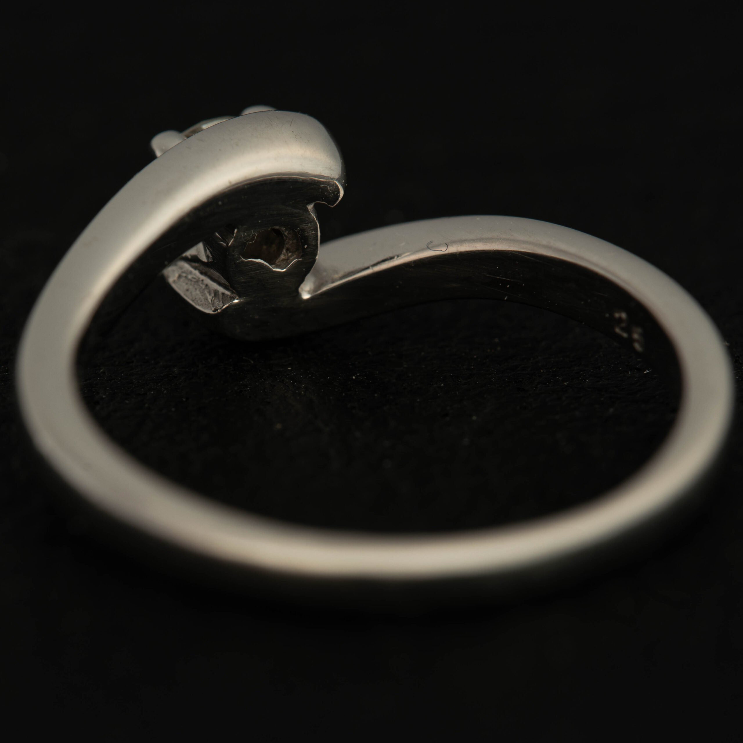 18ct White Gold Solitaire Diamond Ring - Image 4