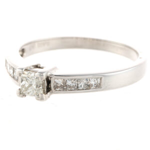 18ct White Gold Single Stone Diamond Ring