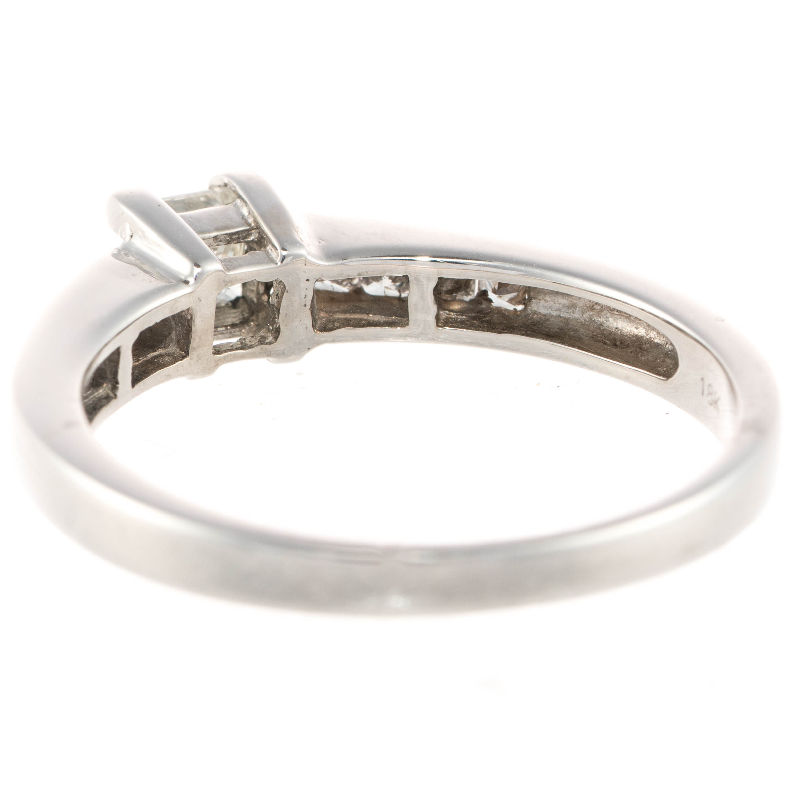 18ct White Gold Single Stone Diamond Ring - Image 3