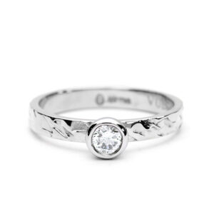 Vulcan_Love_0.33ct Diamond_Platinum_Front-bespoke-engagement-ring